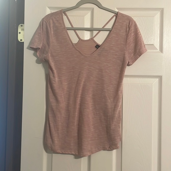 Derek Heart Tops - Light pink tshirt